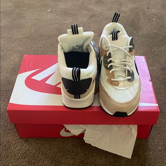 Brand new! Never worn! Nike Air Max 90 Futura Sneakers! - Picture 9 of 9